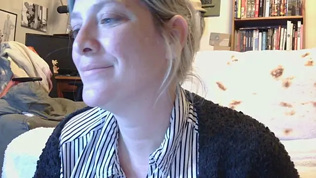 MistyMountains96 online show from March 17, 2026, 4:04 am