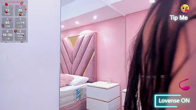 chloe larson online show from April 8, 2026, 12:39 pm