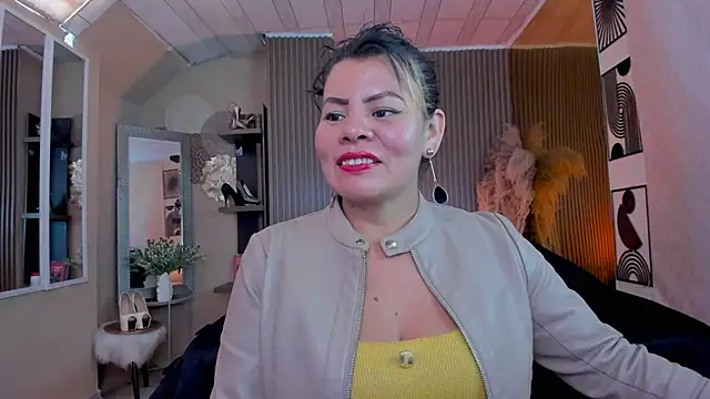 KiaraXMilf online show from April 16, 2026, 3:13 pm