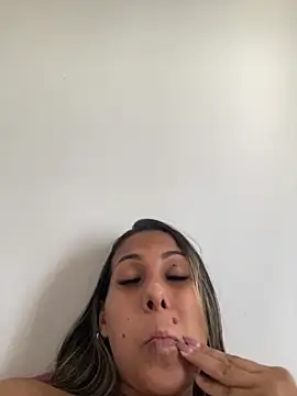 kifanyy online show from April 5, 2026, 3:51 pm