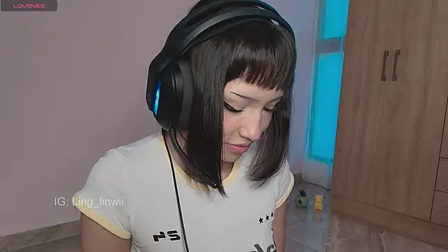 Snapshot of ling_meow chatting on August 2, 2026, 2:26 pm ling meow online show from August 2, 2026, 2:26 pm