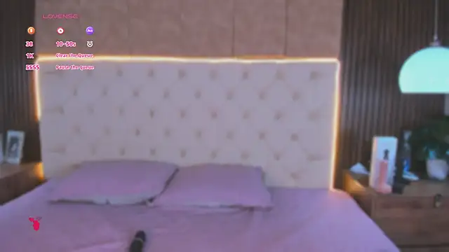 apriilfox online show from April 9, 2026, 6:19 am