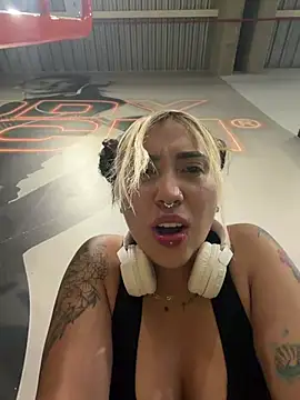 Snapshot of ManuelaVeeleez chatting on July 16, 2026, 2:41 am ManuelaVeeleez online show from July 16, 2026, 2:41 am