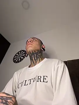 Snapshot of _valentinooo chatting on March 20, 2026, 4:02 am valentinooo online show from March 20, 2026, 4:02 am