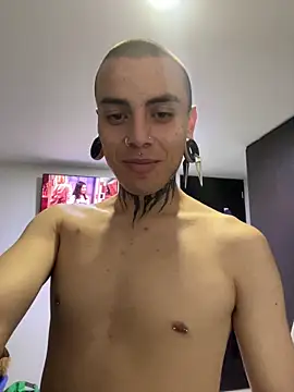 Snapshot of _valentinooo chatting on March 21, 2026, 12:56 am valentinooo online show from March 21, 2026, 12:56 am