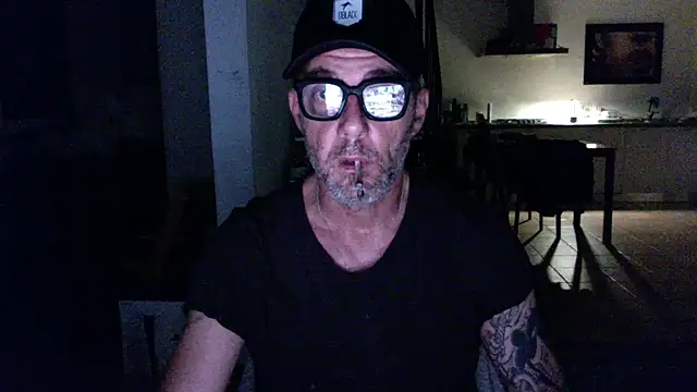 Snapshot of love_save_the_world chatting on June 30, 2026, 4:56 am love save the world online show from June 30, 2026, 4:56 am