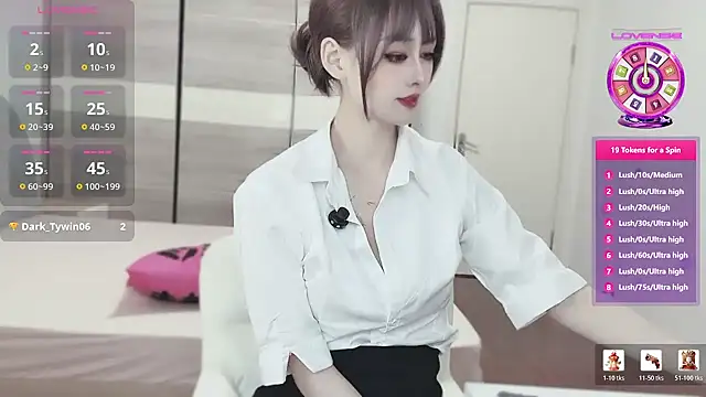 Eugenie1616 online show from April 21, 2026, 7:04 am