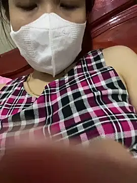 Layla 2x online show from March 3, 2026, 7:43 pm