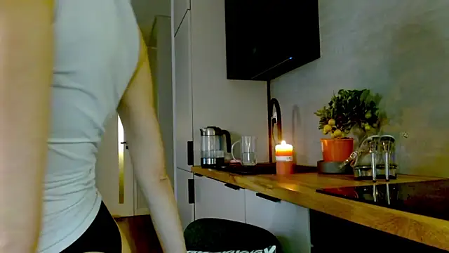 misssweet online show from April 29, 2026, 4:55 pm