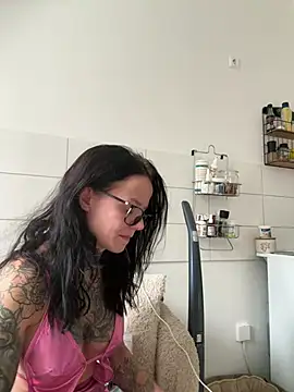 Snapshot of SkinnyLilly chatting on July 2, 2026, 4:57 pm SkinnyLilly online show from July 2, 2026, 4:57 pm