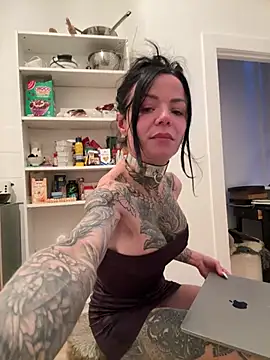 Snapshot of SkinnyLilly chatting on May 16, 2026, 7:24 pm SkinnyLilly online show from May 16, 2026, 7:24 pm