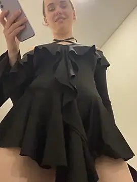 pinkpeachx online show from April 16, 2026, 9:39 pm