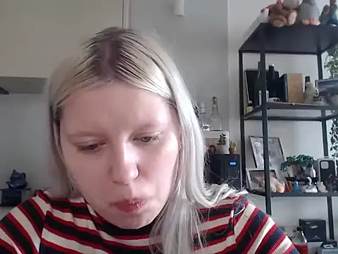 Snapshot of LenaSecret19 chatting on May 7, 2026, 7:23 am LenaSecret19 online show from May 7, 2026, 7:23 am
