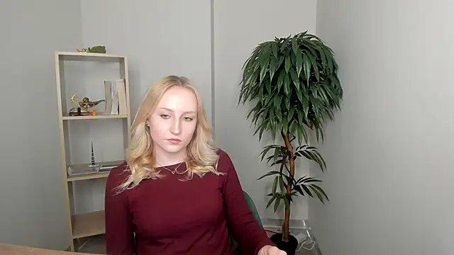 Snapshot of CatarinaGulla chatting on March 4, 2026, 9:17 am CatarinaGulla online show from March 4, 2026, 9:17 am