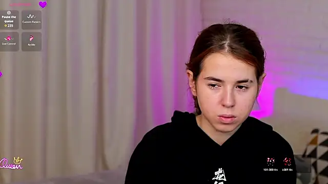 Snapshot of Jenny__fox chatting on March 4, 2026, 8:22 am Jenny fox online show from March 4, 2026, 8:22 am