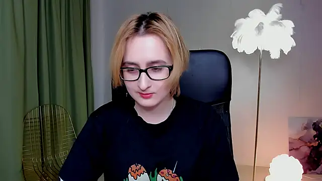 LixeLuna online show from March 5, 2026, 9:39 am