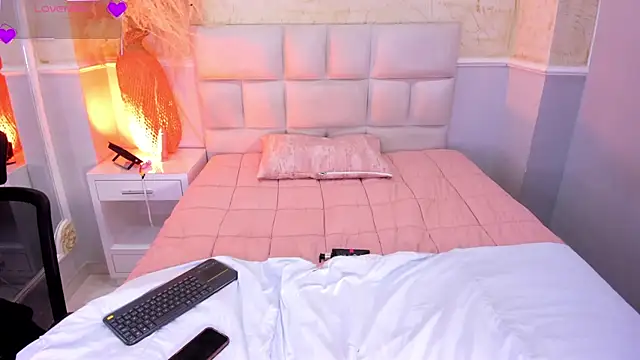 CristineRain online show from April 19, 2026, 5:19 am