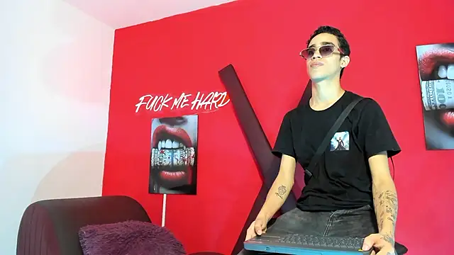 SKYN MAN online show from March 5, 2026, 1:35 am