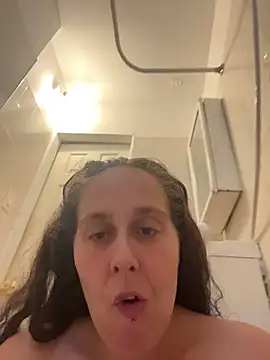 Snapshot of Lunari_witt_da_fatty chatting on July 18, 2026, 9:45 pm Lunari witt da fatty online show from July 18, 2026, 9:45 pm