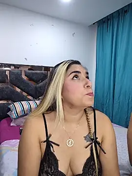 DulceAndChef online show from April 22, 2026, 5:25 am