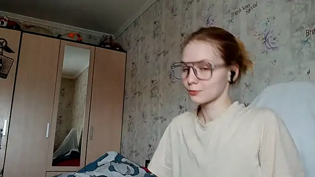 Snapshot of Emmaheartley chatting on March 13, 2026, 5:34 am Emmaheartley online show from March 13, 2026, 5:34 am