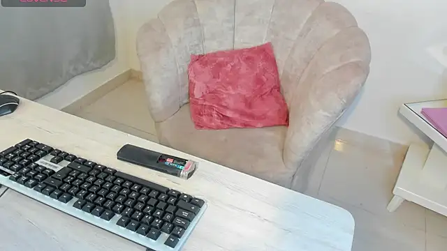 Snapshot of IVONE_ASHAR chatting on April 28, 2026, 7:07 pm IVONE ASHAR online show from April 28, 2026, 7:07 pm
