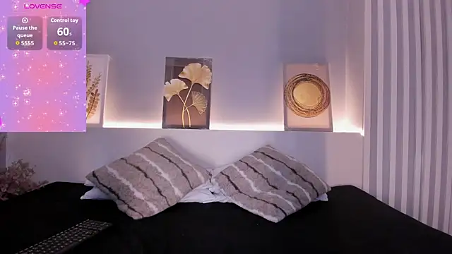 Snapshot of ManuelaMontes_ chatting on May 17, 2026, 1:22 pm ManuelaMontes online show from May 17, 2026, 1:22 pm
