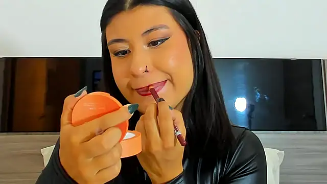 DaphneWayne online show from April 15, 2026, 7:40 pm