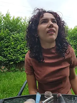 Isabella Stark online show from April 24, 2026, 11:45 am