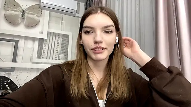 NellyMauson online show from March 4, 2026, 2:47 pm