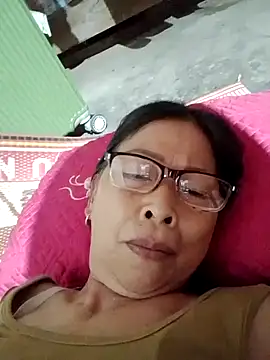 Snapshot of Sky-rain98 chatting on May 17, 2026, 1:49 am Sky-rain98 online show from May 17, 2026, 1:49 am