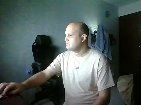 Snapshot of Heavy_RebellxX chatting on March 26, 2026, 5:06 am Heavy RebellxX online show from March 26, 2026, 5:06 am