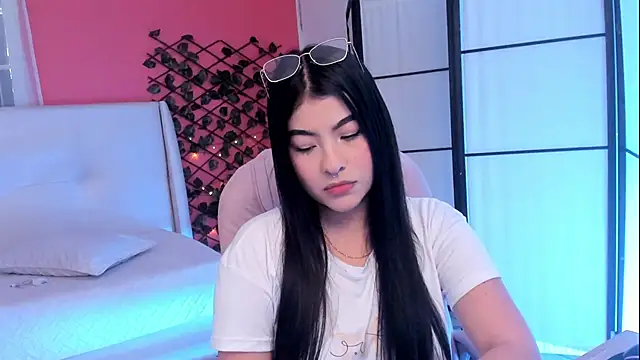 HannaLee333 online show from April 1, 2026, 10:07 pm