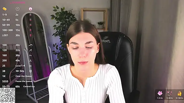 LunaRossaa online show from March 25, 2026, 12:00 am