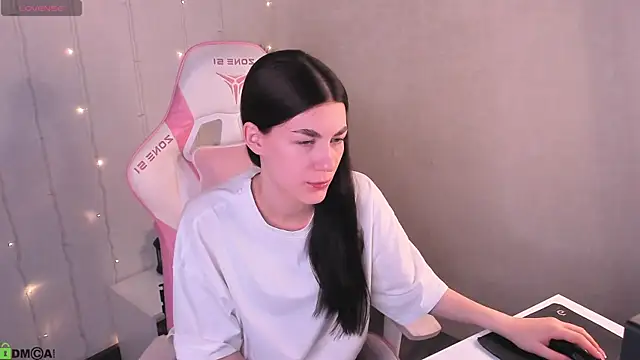 LunaRossaa online show from April 1, 2026, 12:02 am