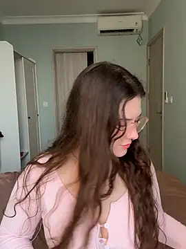 KristieKitty online show from July 17, 2026, 9:06 am