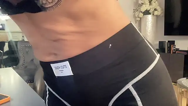 AMBER HARD online show from April 8, 2026, 7:15 pm