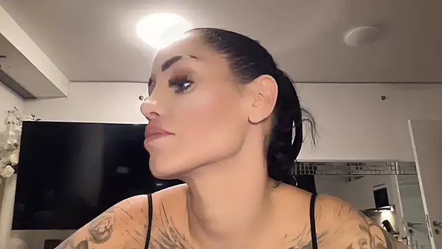 AMBER HARD online show from April 19, 2026, 1:17 am