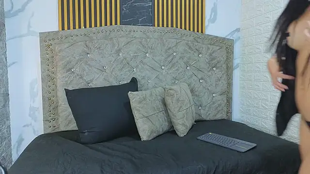 LyraenBlue online show from July 17, 2026, 2:58 pm