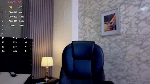 Isabella  Stone1 online show from April 21, 2026, 7:31 pm