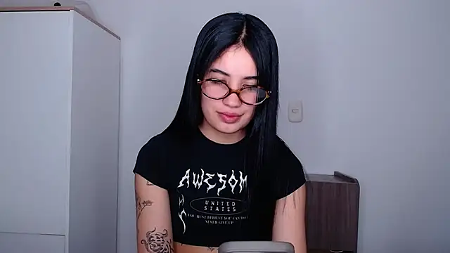 Snapshot of Lucy_engel chatting on April 24, 2026, 12:23 am Lucy engel online show from April 24, 2026, 12:23 am