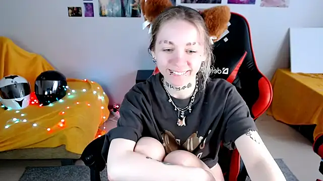 Nica Kawaii online show from May 22, 2026, 12:58 pm