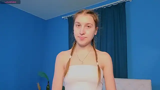 Snapshot of Xenia_paradise chatting on May 24, 2026, 12:32 am Xenia paradise online show from May 24, 2026, 12:32 am