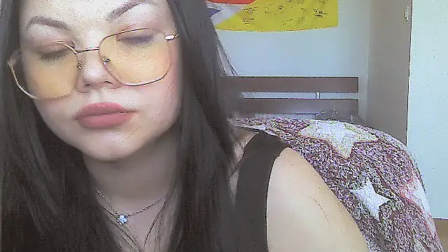 vvikkiii online show from March 5, 2026, 1:30 pm