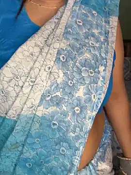 Snapshot of your_bhabhi_love chatting on May 9, 2026, 4:32 pm your bhabhi love online show from May 9, 2026, 4:32 pm