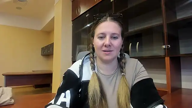 Nionelly online show from April 2, 2026, 9:05 am