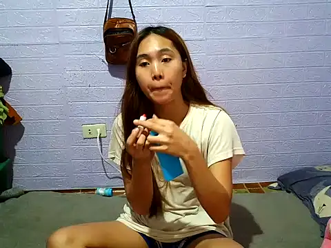 aina2003 online show from June 3, 2026, 4:35 am