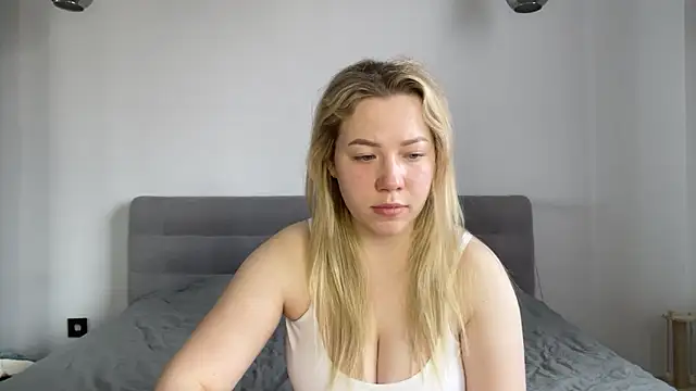 Snapshot of alyrasun chatting on May 4, 2026, 7:00 am alyrasun online show from May 4, 2026, 7:00 am