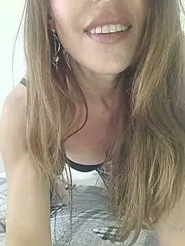 ChiaraFerraro online show from May 26, 2026, 1:42 pm