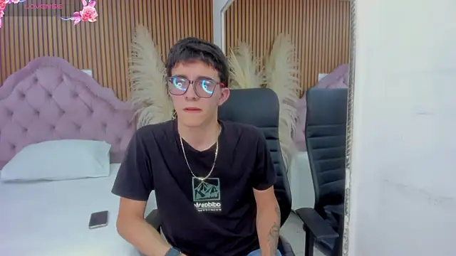 TylerCross  online show from April 20, 2026, 8:32 pm